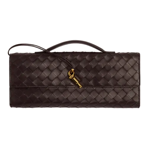 Bottega Veneta Andiamo series Клатч из овечьей кожи женский темно-коричневый