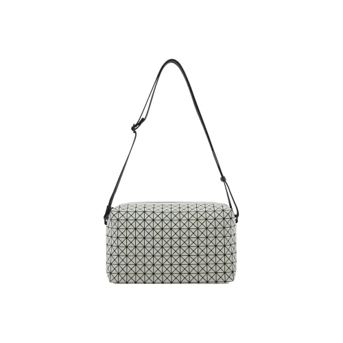 ISSEY MIYAKE Saddle Nylon Box Bag Shoulder Bag Medium Unisex Light Gray ISSEY MIYAKE Saddle Нейлон Коробка Сумка через плечо Средняя Унисекс Светлый Серый