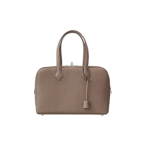 HERMES Victoria III Fourre tout Taurillon Clemence Коровья кожа Victoria Сумка Унисекс Красный Сандаловое дерево Древесный цвет