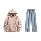 Комплект одежды (Розовый свитшот + Светло-синие джинсы)