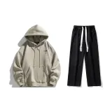 Комплект одежды (Светлый кофейный свитшот + Черные джинсы с эффектом вымытого)