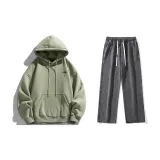 Комплект одежды (Мох зеленый свитшот + черные серые промытые джинсы)