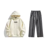 Комплект одежды (Абрикосовый свитшот + Черные и серые джинсы с эффектом утилизированных)