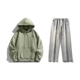 Комплект одежды (Мох зеленый свитшот + Светло-синие джинсы)