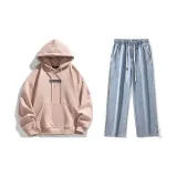 Комплект одежды (Розовый свитшот + Светло-синие джинсы)