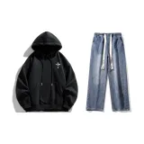 Комплект одежды (Черный свитшот + Темно-синие джинсы с эффектом вымытого)