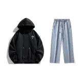 Комплект одежды (Черный свитшот + Светло-синие джинсы)