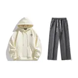 Комплект одежды (Абрикосовый свитшот + Черные и серые джинсы с эффектом утилизированных)