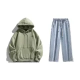 Комплект одежды (Мох зеленый свитшот + Светло-синие джинсы)