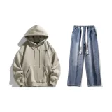 Комплект одежды (Светлый кофейный свитшот + Темно-синие джинсы с эффектом вымытого)