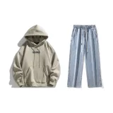 Комплект одежды (Светлый кофейный свитшот + Светло-синие джинсы)