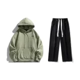 Комплект одежды (Мох зеленый свитшот + черные джинсы с эффектом вымытого)