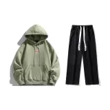 Комплект одежды (Мох зеленый свитшот + черные джинсы с эффектом вымытого)