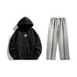 Комплект одежды (Черный свитшот + Светло-синие джинсы)