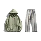 Комплект одежды (Мох зеленый свитшот + Светло-синие джинсы)