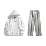 Комплект одежды (Белый свитшот + Светло-синие джинсы)