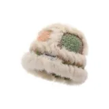 Бежевый, с обтрепанным краем