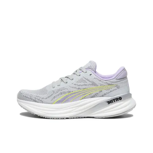 PUMA Magnify Nitro 2 Устойчивые к истиранию низкие беговые кроссовки для женщин серо-фиолетовые