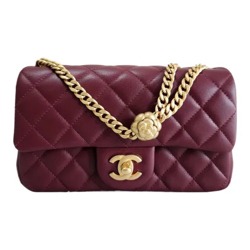 CHANEL Сумки через плечо Женские