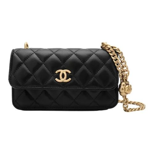 CHANEL Чехол для телефона из овечьей кожи маленький женский черный