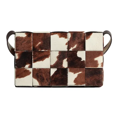 Bottega Veneta Cassette Телячья кожа с Маленьким конским волосом Сумка Tofu Сумка через плечо Средний Мужской Белый и Коричневый