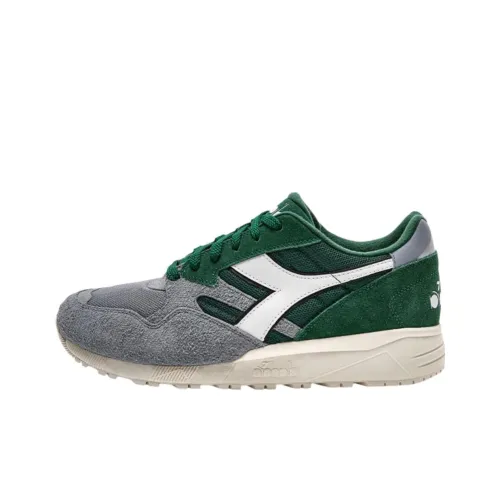 DIADORA N902 Беговые кроссовки Низкий верх Зеленый Мужской