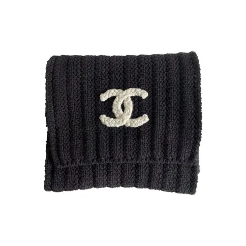 CHANEL Шарфы из шерсти Унисекс