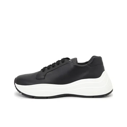 PRADA Низкий топ Повседневная обувь Мужская Черная