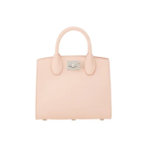 Ferragamo Studio Hammered Текстура Телячья кожа Сумка Коробка Сумка через плечо Сумка Маленькая Женская Светло-розовая
