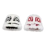 Красная шляпа с черным танцем льва