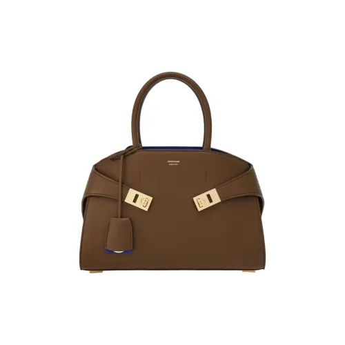 Ferragamo Гладкая с рельефом телячья кожа сумка через плечо маленькая сумка женский тауповый