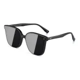 Черная резинка с одной серой линзой