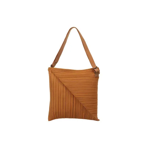 ISSEY MIYAKE Сумки через плечо Женские