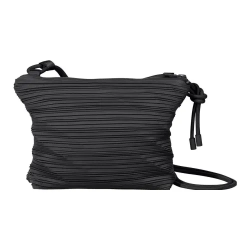 ISSEY MIYAKE Полиэстер Сумка через плечо Сумка на плечо Женская Черная