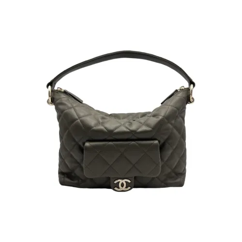 CHANEL Сумки через плечо Женские