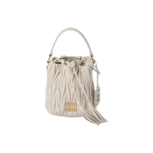 MIU MIU Matelassé Кожа Ведрообразная Сумка Сумка Сумка через плечо Сумка через плечо Женская Белая