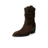 Коричневый