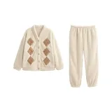 Светло-абрикосовый