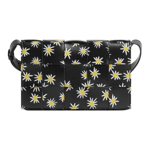 Bottega Veneta Cassette Сумка через плечо из коровьей кожи женская черная и белая с желтым