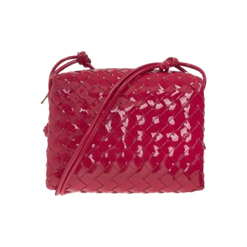 Bottega Veneta Loop Лакированная кожа Овечья шкура Сумка через плечо, Сумка на плечо Женская Розовая