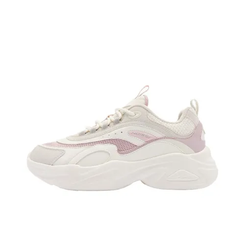 QIAODAN Сыры визуально увеличивает рост устойчивые к истиранию низкий топ беговые кроссовки женские белые розовый