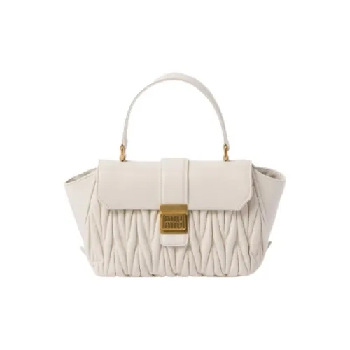 MIU MIU Matelassé Лоскутное шитье Кожа наппа Сумка через плечо Сумка Женская Белая