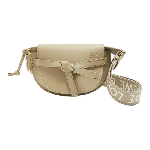 LOEWE Сумки через плечо Женские
