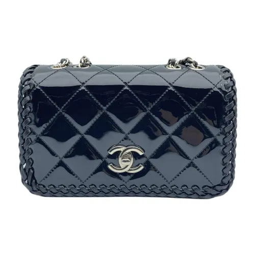 CHANEL Лак Кожаная Сумка с Клапаном Сумка через плечо Маленькая Женская Черная