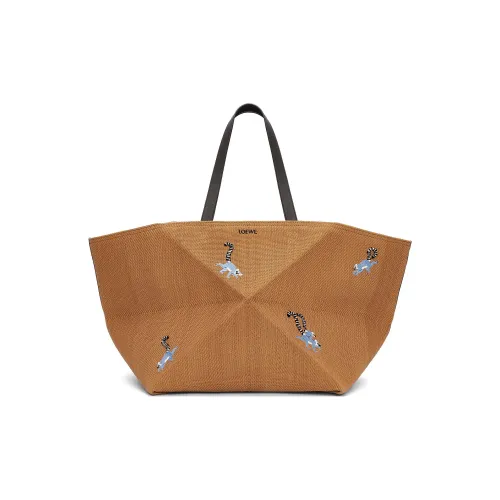 LOEWE Клатчи Женские