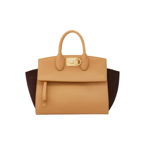 Ferragamo Studio Hammered Телячья кожа с замшей Сумка среднего размера Женская Светлый верблюжий