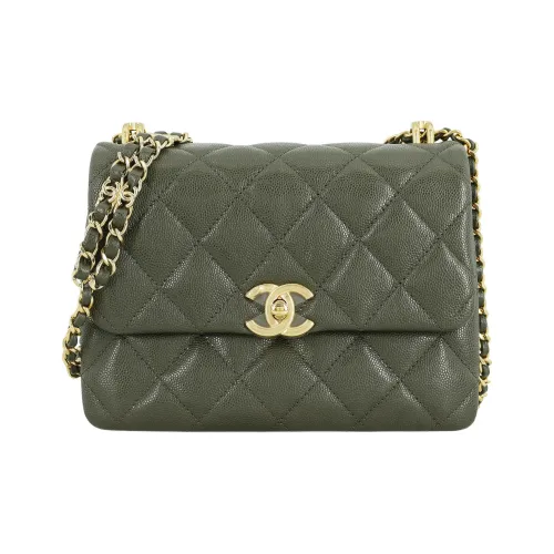 CHANEL Сумки через плечо Женские