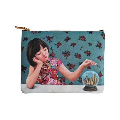 COIN QIAN Клатчи Женские