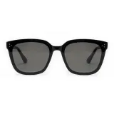 Черная оправа с серо-черными линзами