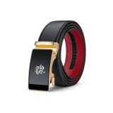 Золотистая пряжка, черная внешняя сторона, красные внутренние бретельки